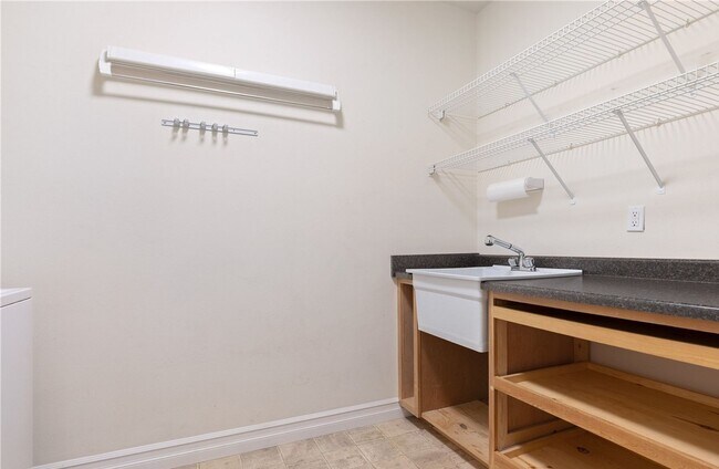 Foto del edificio - 2703 Fir Crest Blvd