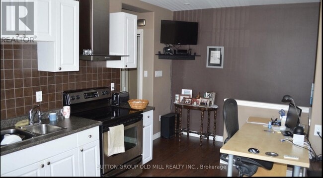 Building Photo - 293-293 Queenston Rd