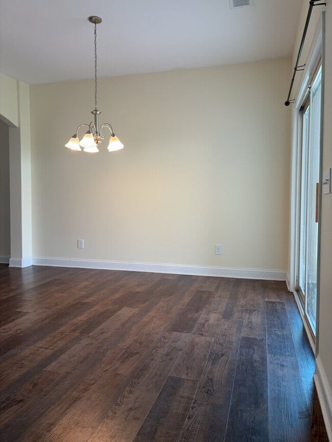 Building Photo - "Charming 3-Bedroom Home with 2 Full Baths in Greenville's Forest Ridge!"