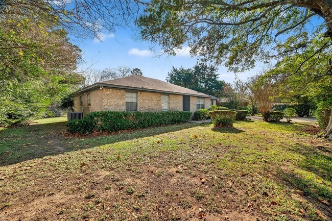 Building Photo - 20706 Emerald St