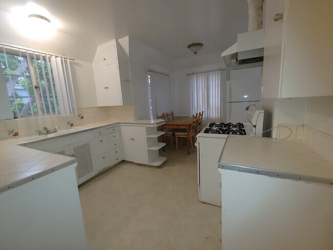 Foto del edificio - 647 Midvale Ave