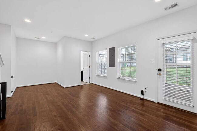 Foto del edificio - 4204 WOODSPRING Ln