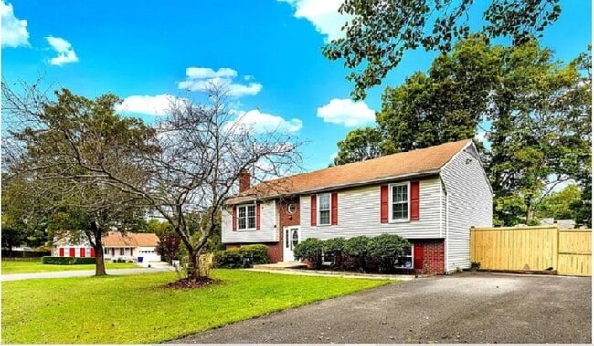 Photo - 136 Stevens Dr House