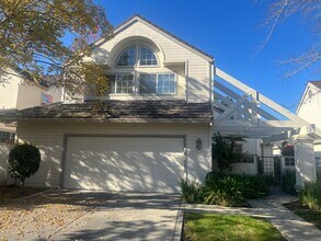 Building Photo - 705 Tiana Ln