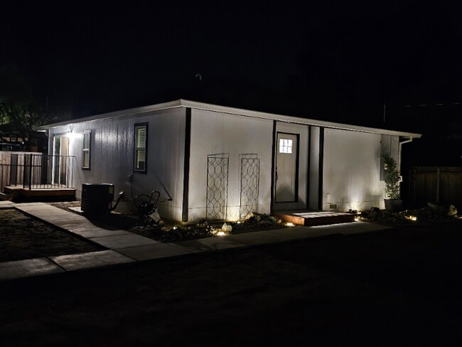 Foto del edificio - 9805 P St