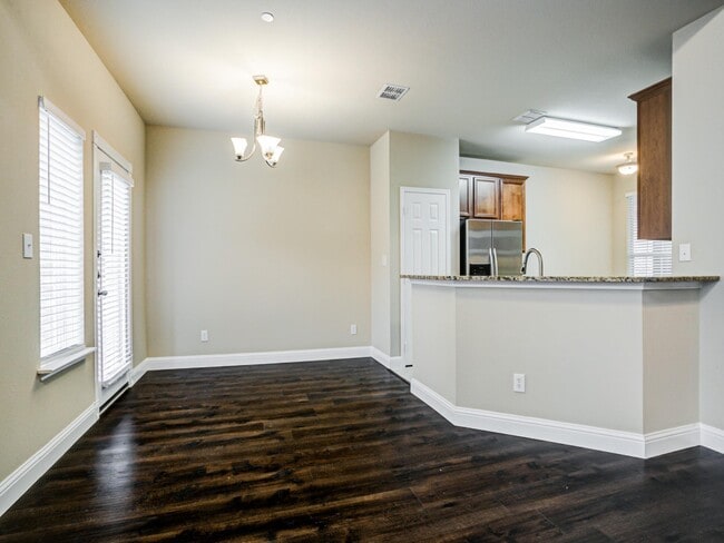 Building Photo - 4528 Sycamore Dr