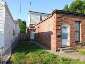 Building Photo - 2520 Duncan St