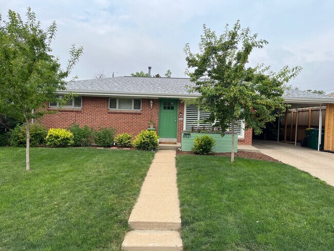 Building Photo - 8521 Crescent Dr