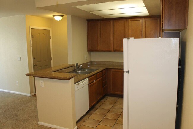 Foto del edificio - Charming 2BR/1BA Condo – Resort-Style Amen...