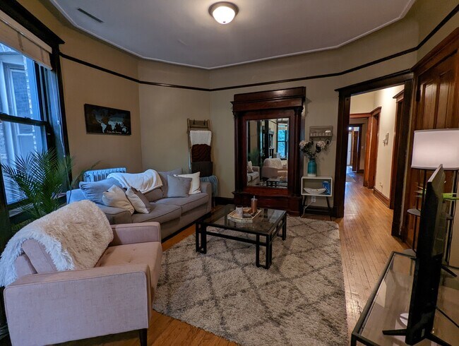 Foto del edificio - 864 W Newport Ave