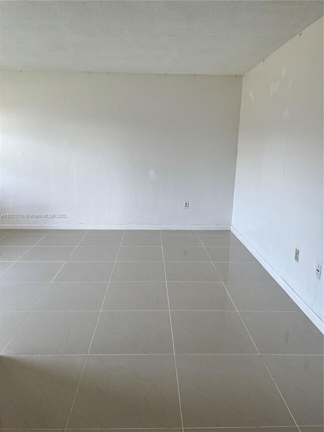 Foto del edificio - 14990 NE 5th Ct