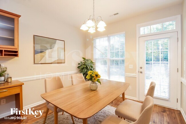 Foto del edificio - 708 Hawthorn Ridge Dr
