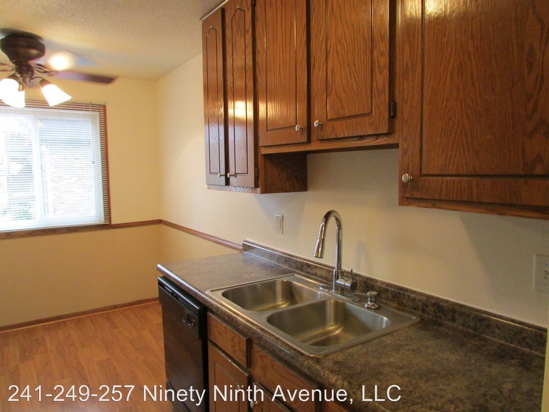 Foto principal - 241-249 99th Ave NE