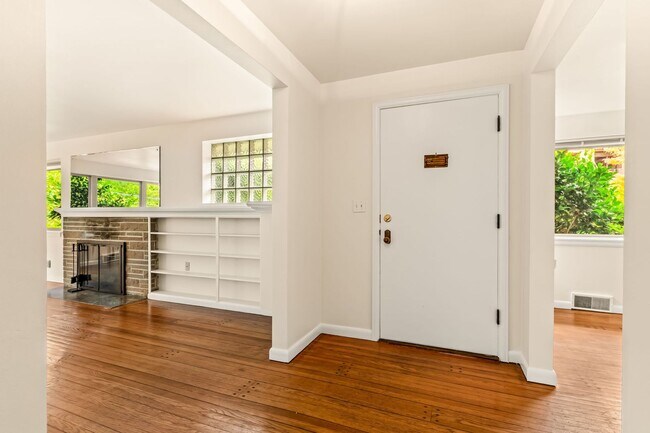 Foto del edificio - 2 Bedroom 2 Bathroom + Den Magnolia House!