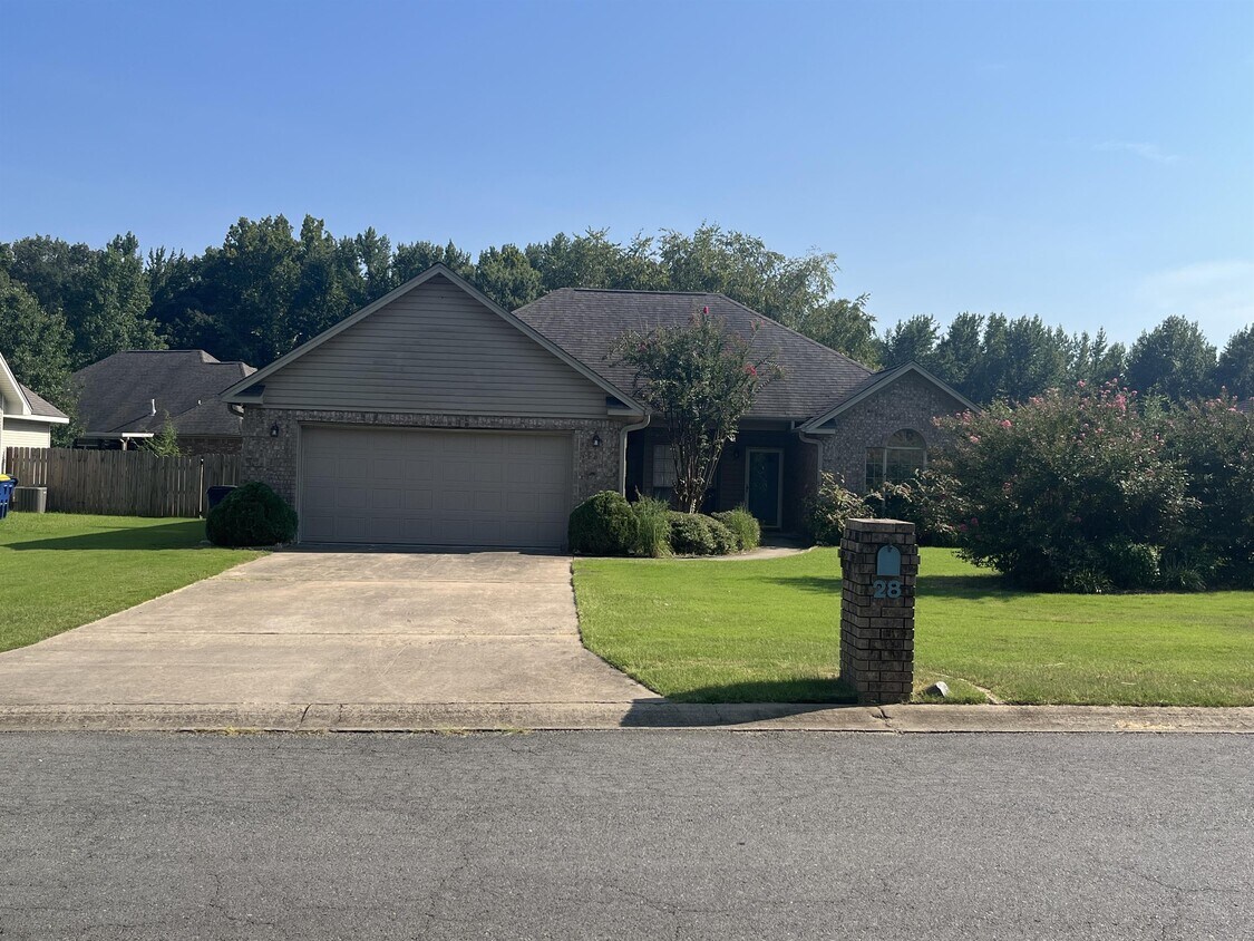 Foto principal - 28 Hillsboro Dr