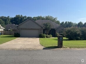 Building Photo - 28 Hillsboro Dr