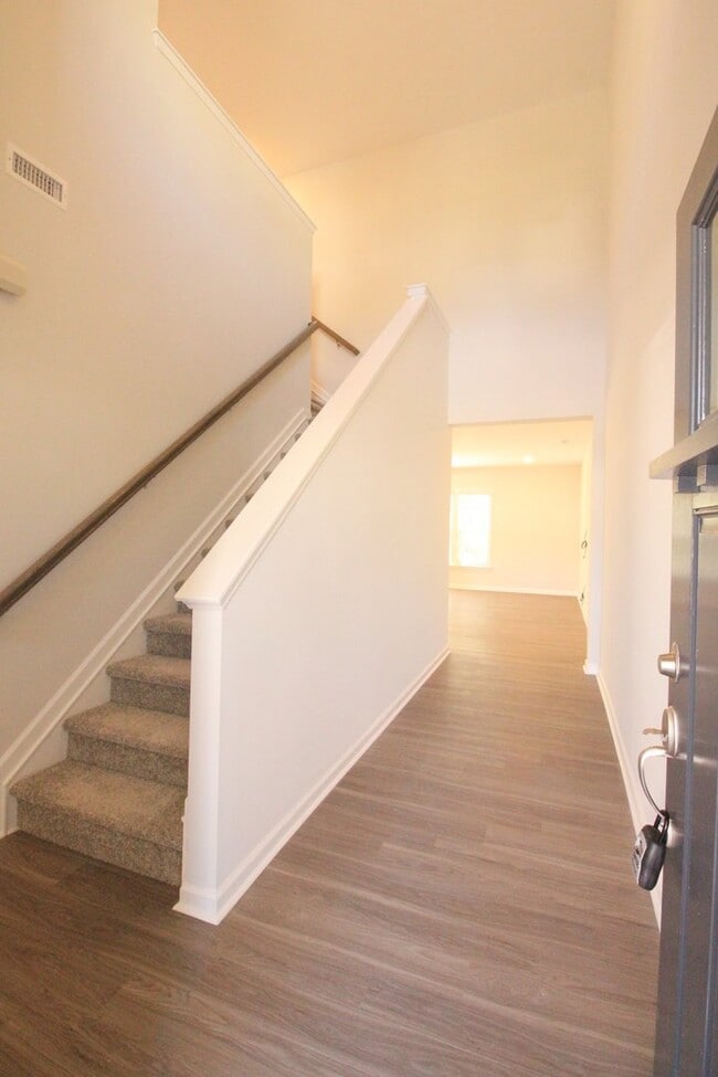 Building Photo - 3 Bedroom, 2.5 Bath with 2 Car Garage! - P...