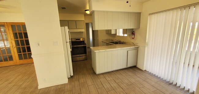 Foto del edificio - 616 E 3rd Ave