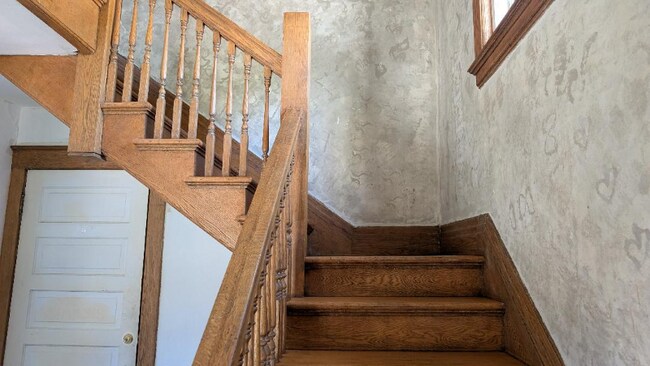 Building Photo - 1021 Ames St