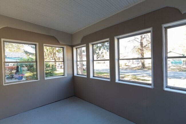 Foto del edificio - 1419 W 22nd St