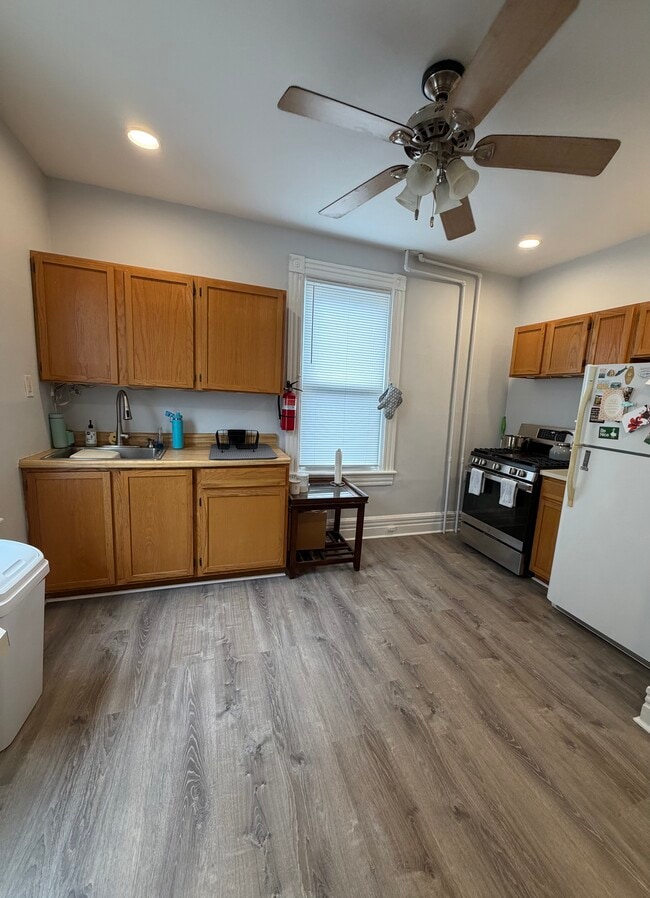 Building Photo - 52 3rd Ave