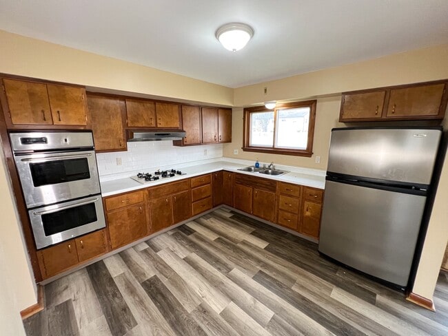 Building Photo - 4528 Plumbrook Dr