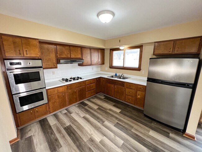 Foto del edificio - 4528 Plumbrook Dr