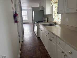 Building Photo - 194 Jerome Pl