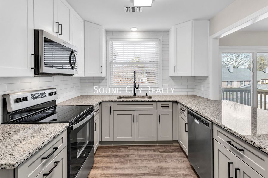 Photo - 221 Cottage Place-