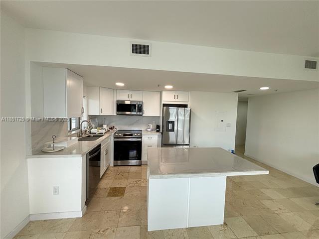 Building Photo - 1402 Brickell Bay Dr