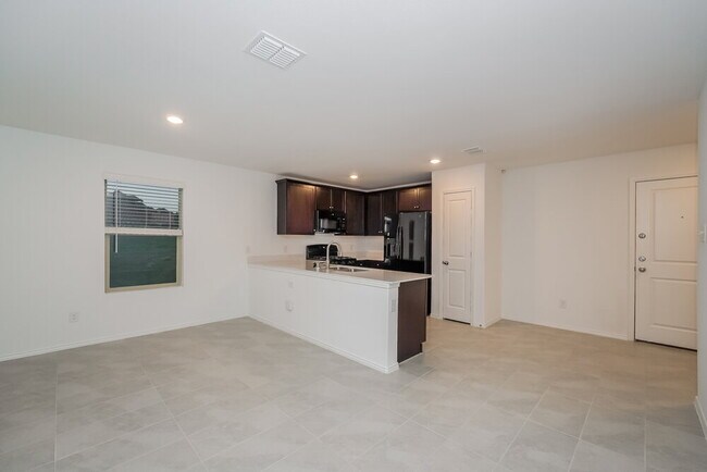 Foto del edificio - 8401 Holw Bnd St