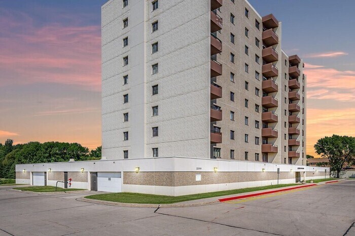 Foto principal - Columbia Park Towers