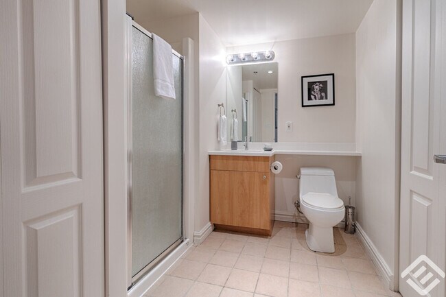 Photo du bâtiment - 2700 Rue Rufus-Rockhead