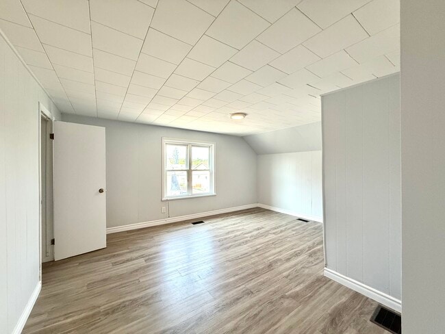 Building Photo - 26 Albina St