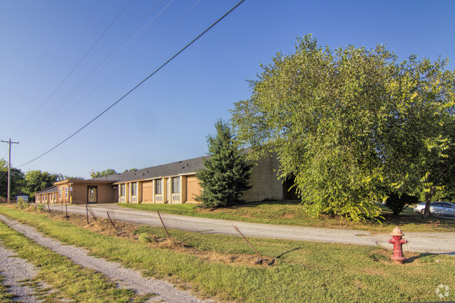 Building Photo - Pleasantwood Apartments