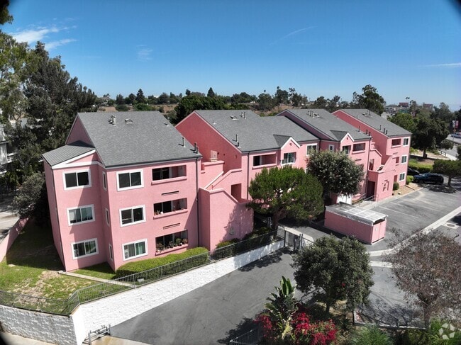 3D Exterior - 4810 S La Brea Ave # DON