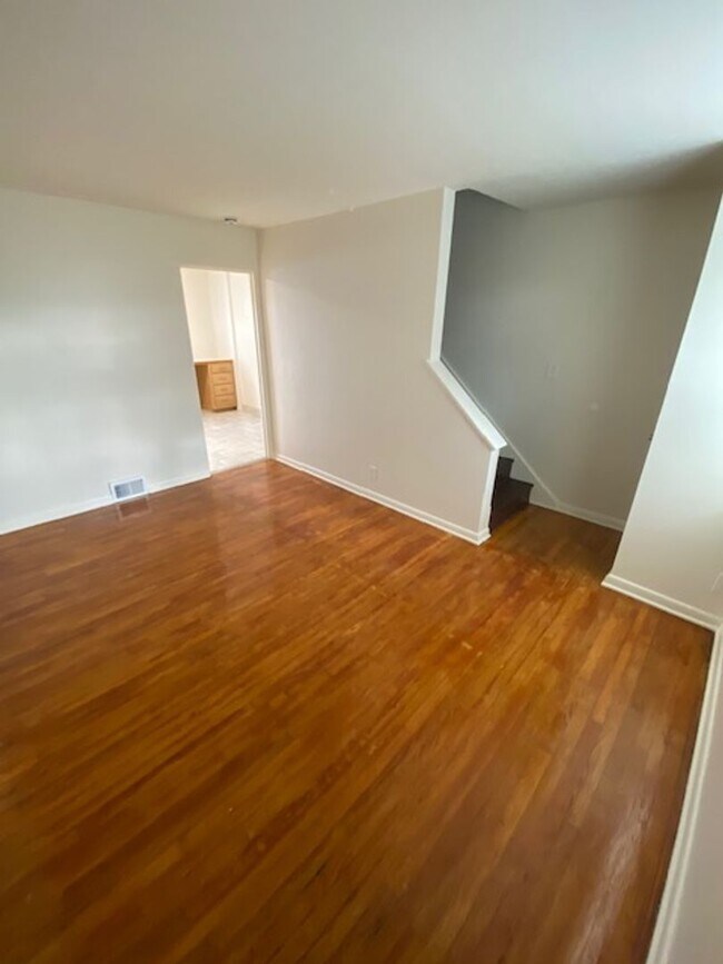 Building Photo - 2 bedroom townhouse