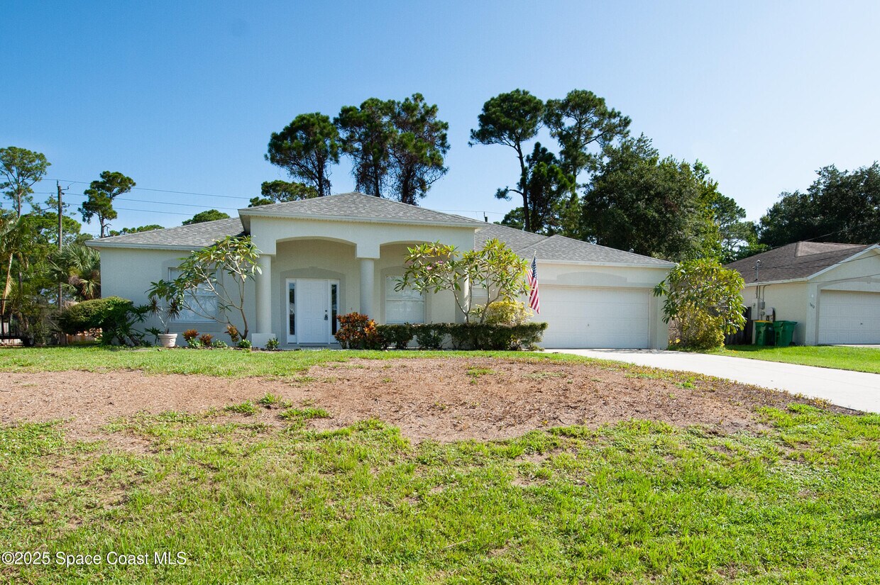 Foto principal - 5680 Friendly St