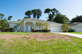 Building Photo - 5680 Friendly St