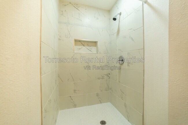 Building Photo - 1539 Santa Monica St