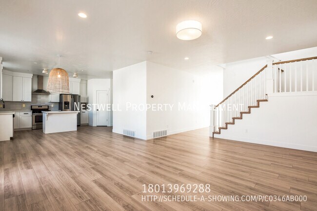 Building Photo - Beautiful Newer Home in Vineyard! 4 Bedrooms