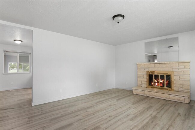 Building Photo - 8100 Wesley Dr