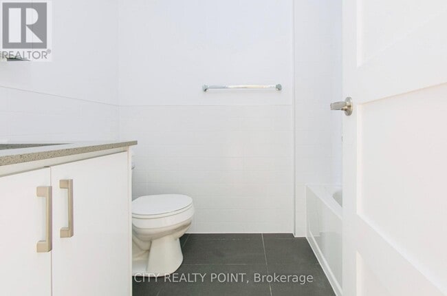 Photo du bâtiment - 10 Shallmar Blvd