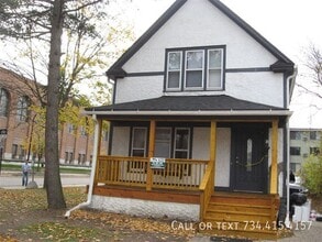 Building Photo - 936 Mary St