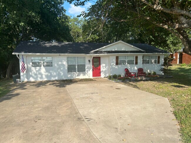 Building Photo - 604 Overlook Dr