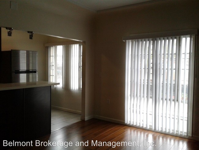 Foto del edificio - 3939-3939 E Broadway