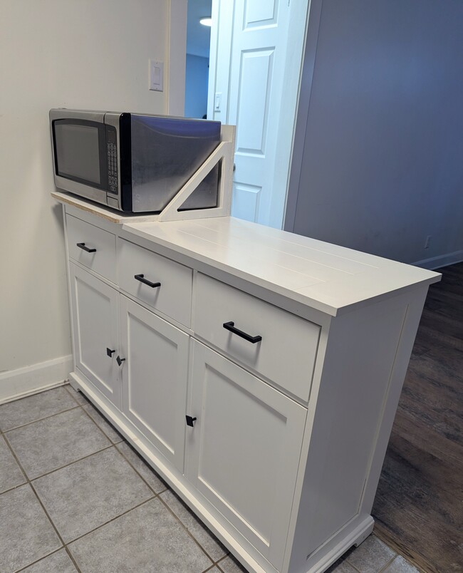 Building Photo - 47 Sumac St