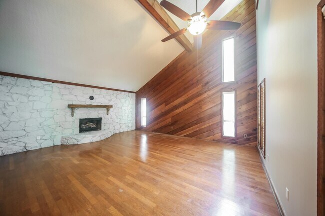 Building Photo - 4377 Wildwood Rd
