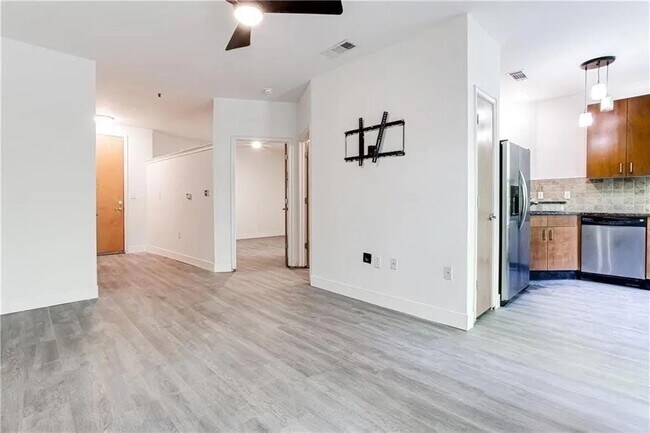 Foto del edificio - 898 Oak St SW