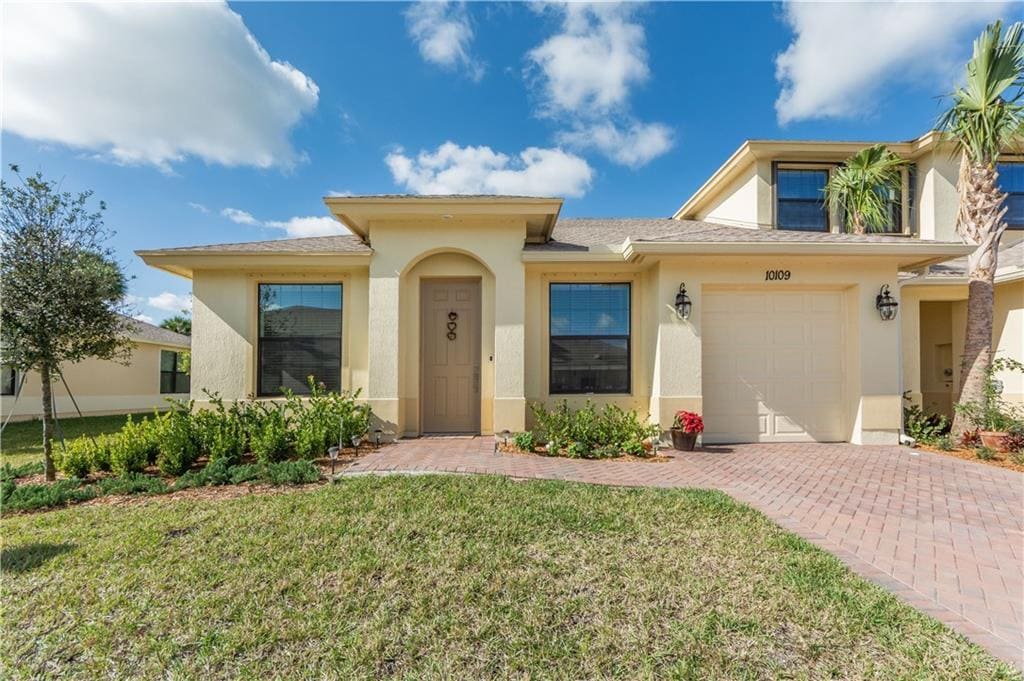Primary Photo - 10109 W Villa Cir
